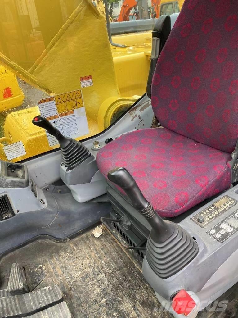 Komatsu 220 Lánctalpas kotrók