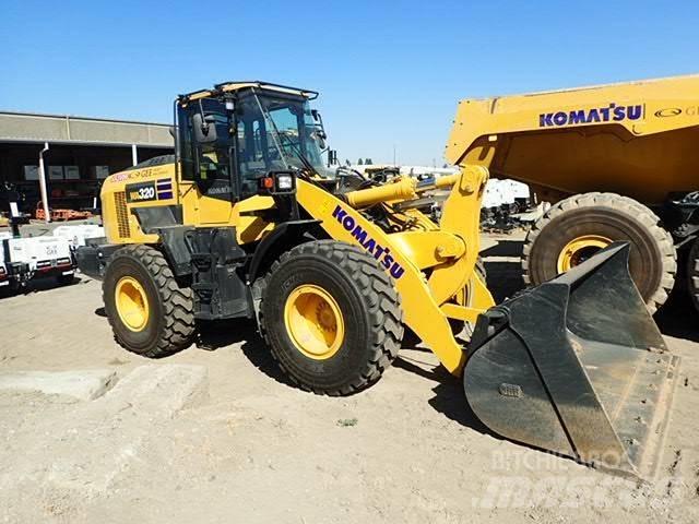 Komatsu WA320-8 Gumikerekes homlokrakodók