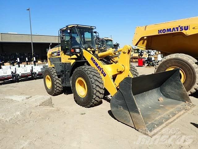 Komatsu WA320-8 Gumikerekes homlokrakodók