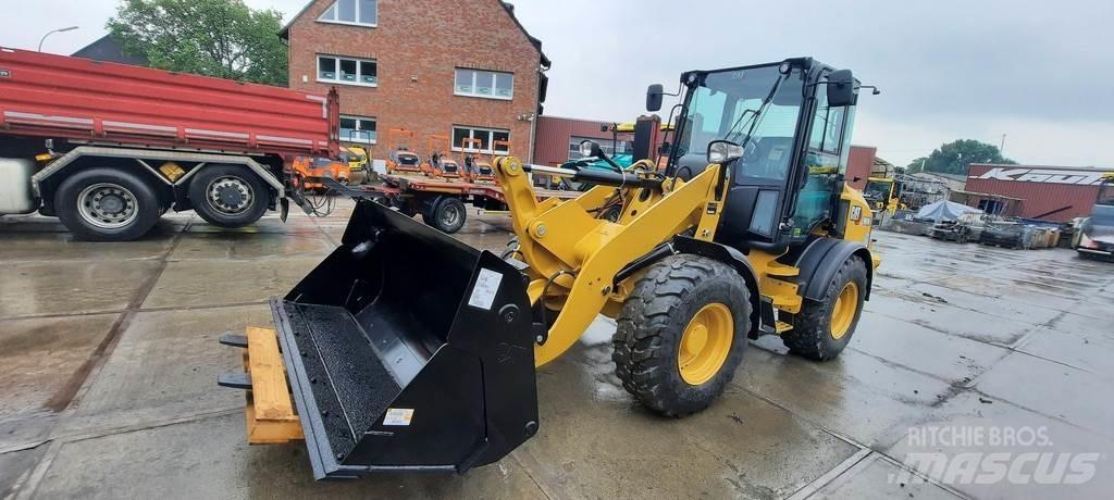 CAT 908M Gumikerekes homlokrakodók