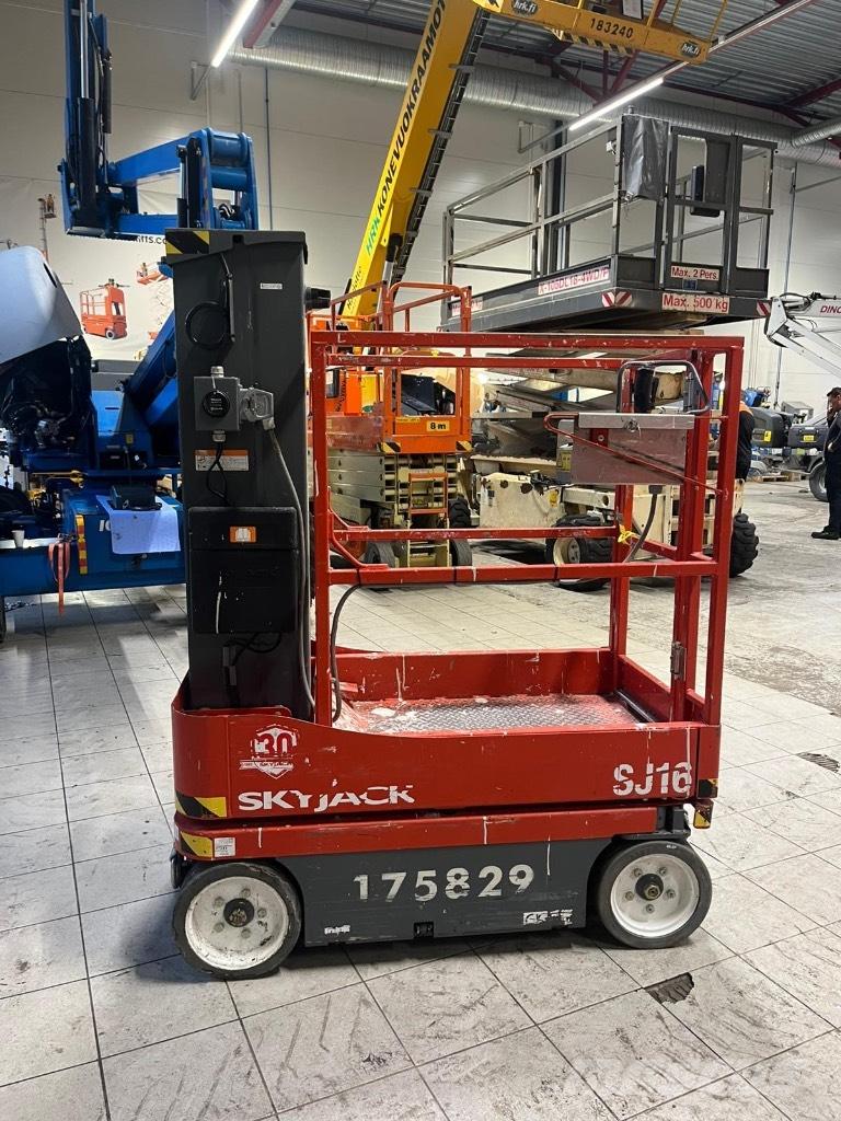 SkyJack SJ 16 Ollós emelők