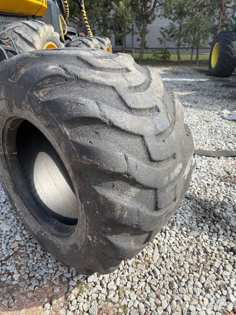 Nokian 710/40-24.5 Gumiabroncsok, kerekek és felnik