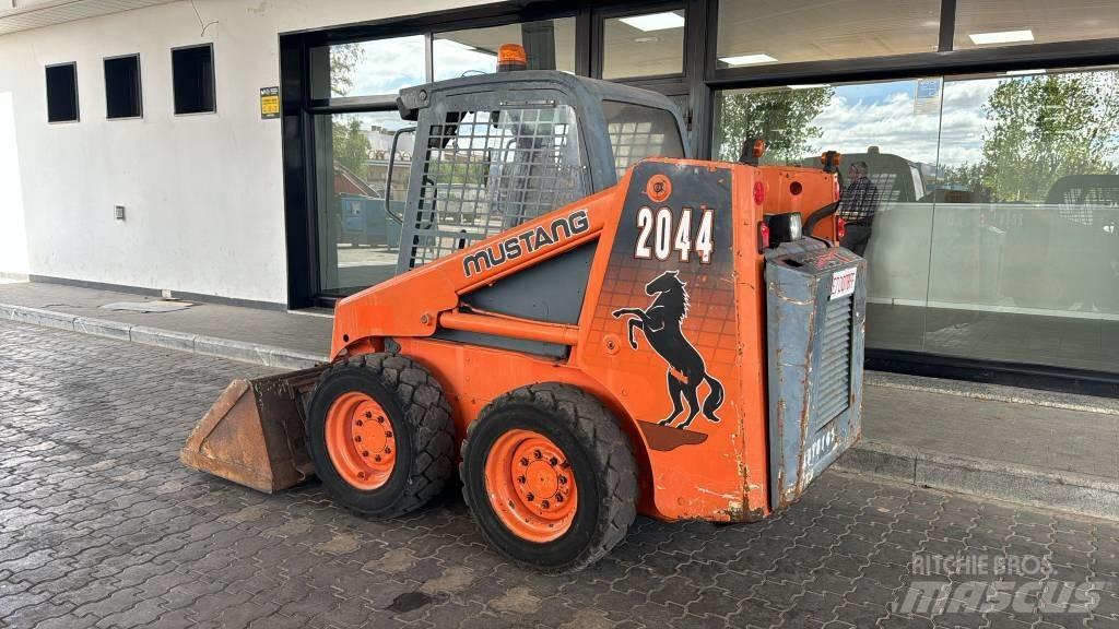 Mustang 2044 Kompaktrakodók