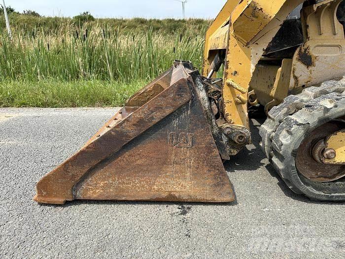 CAT 239D Lánctalpas homlokrakodók