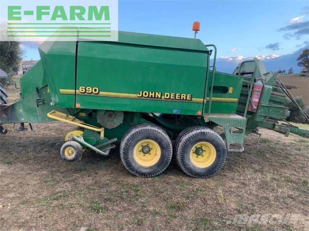 John Deere 690 Szögletes bálázók