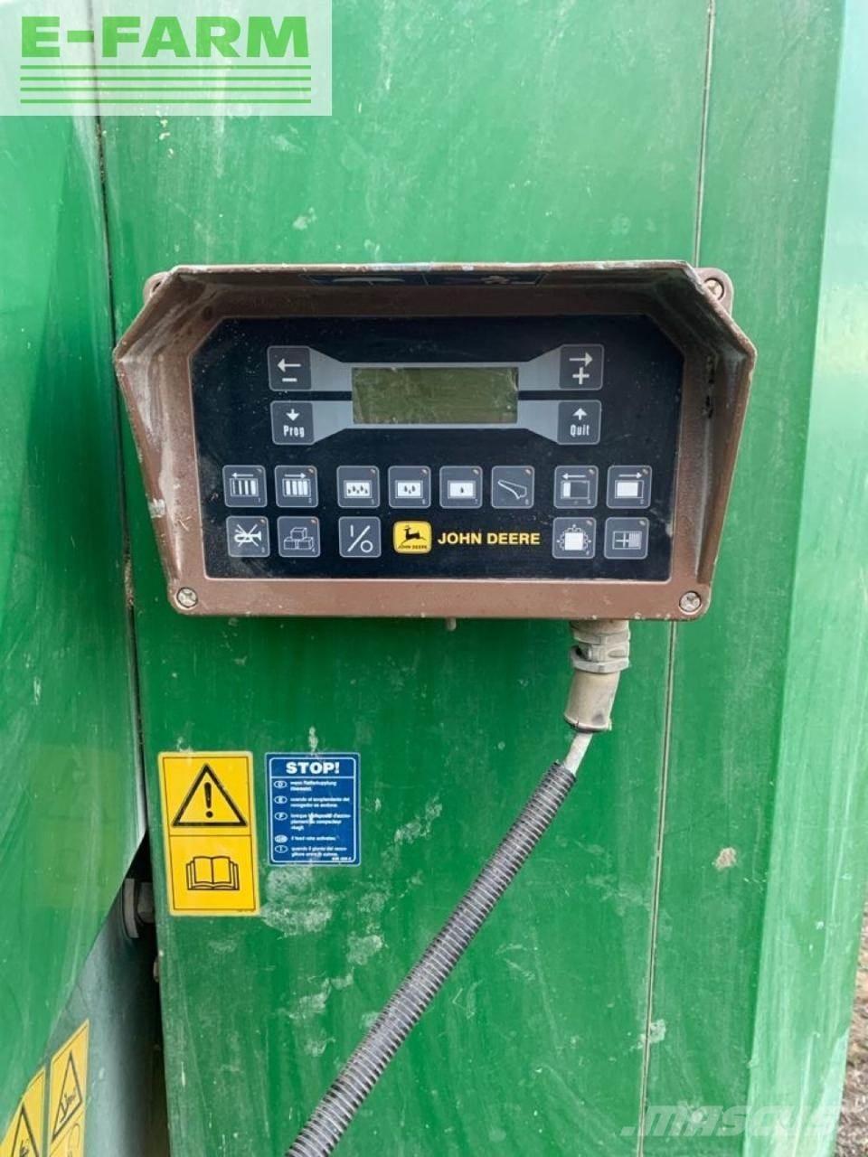 John Deere 690 Szögletes bálázók