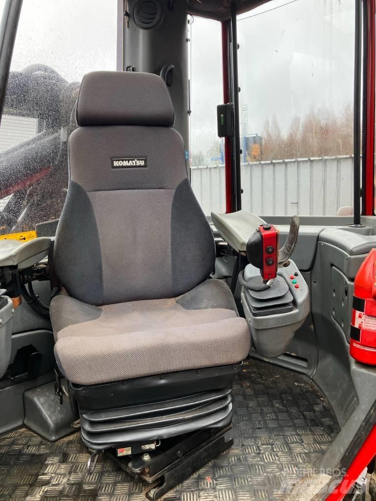 Komatsu 931.1 Betakarítók