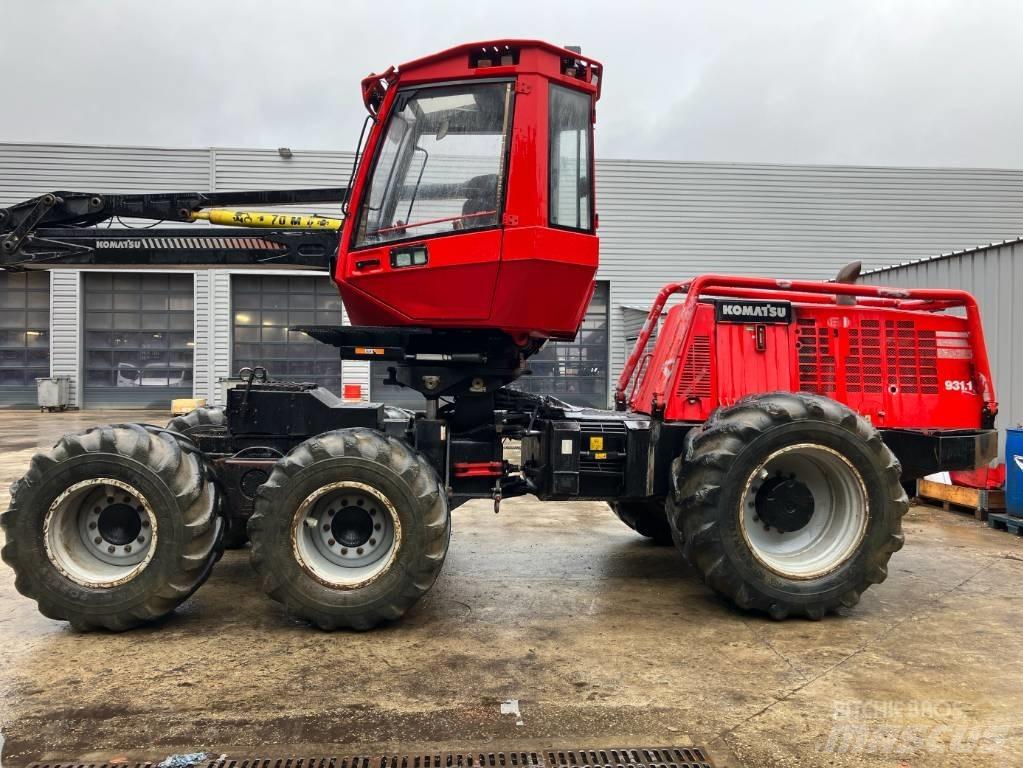 Komatsu 931.1 Betakarítók
