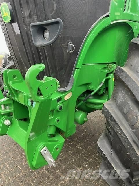 John Deere 7230 R Traktorok