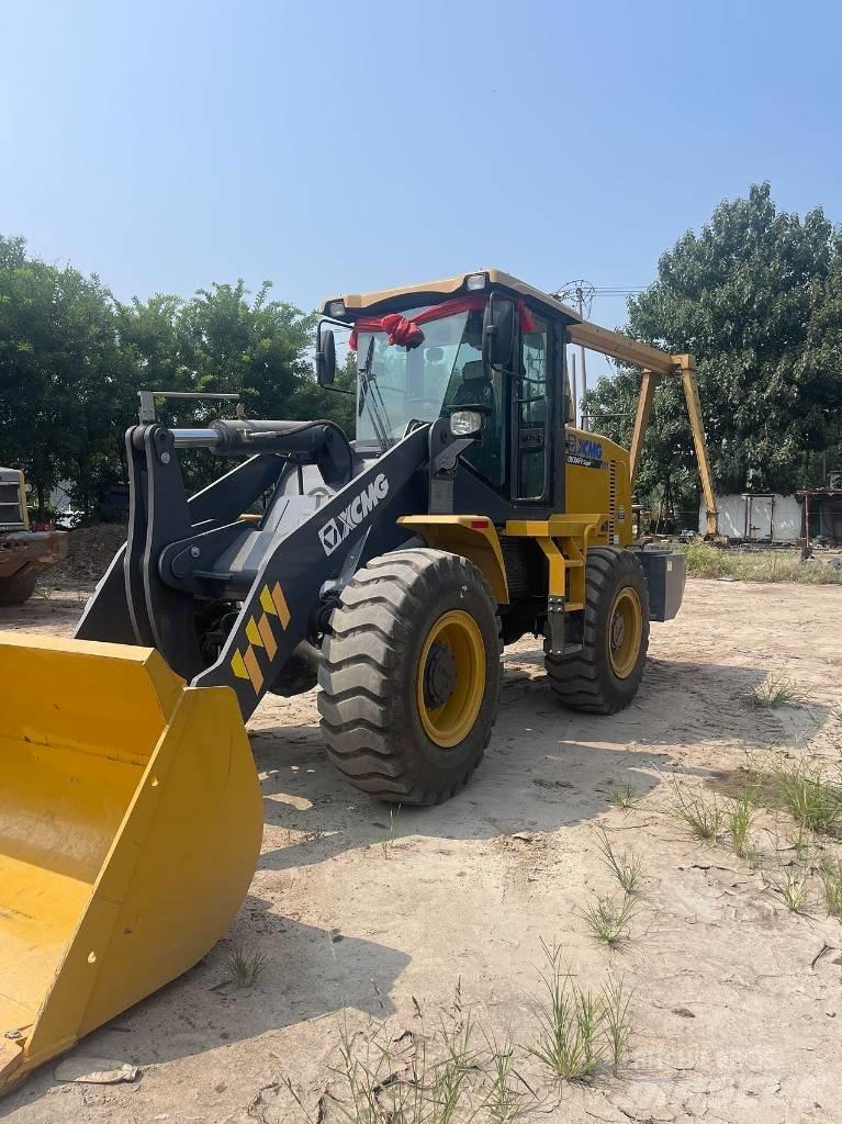 XCMG LW 300 FV Gumikerekes homlokrakodók