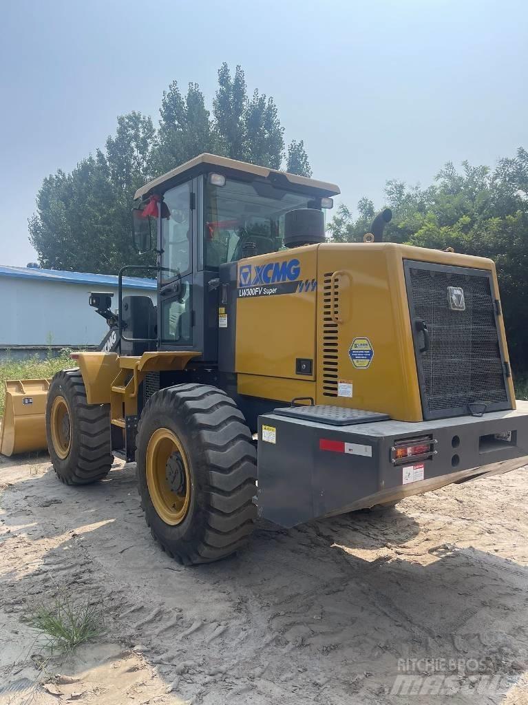XCMG LW 300 FV Gumikerekes homlokrakodók