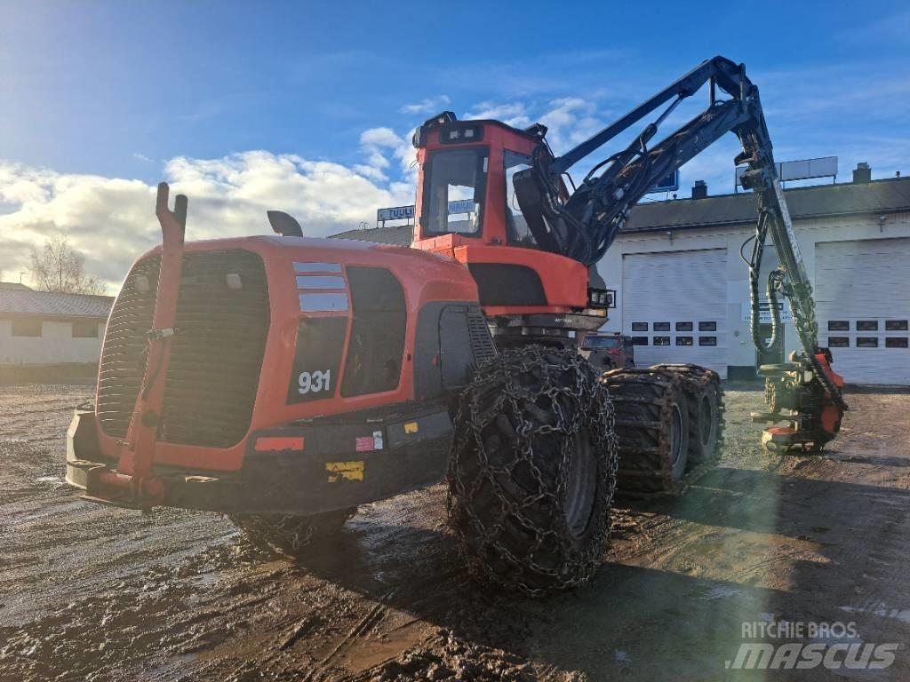 Komatsu 931 Betakarítók