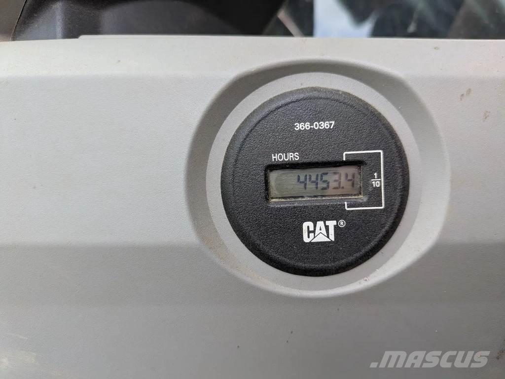 CAT 374F Lánctalpas kotrók