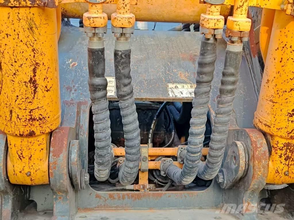 Hyundai R300LC-9S Lánctalpas kotrók