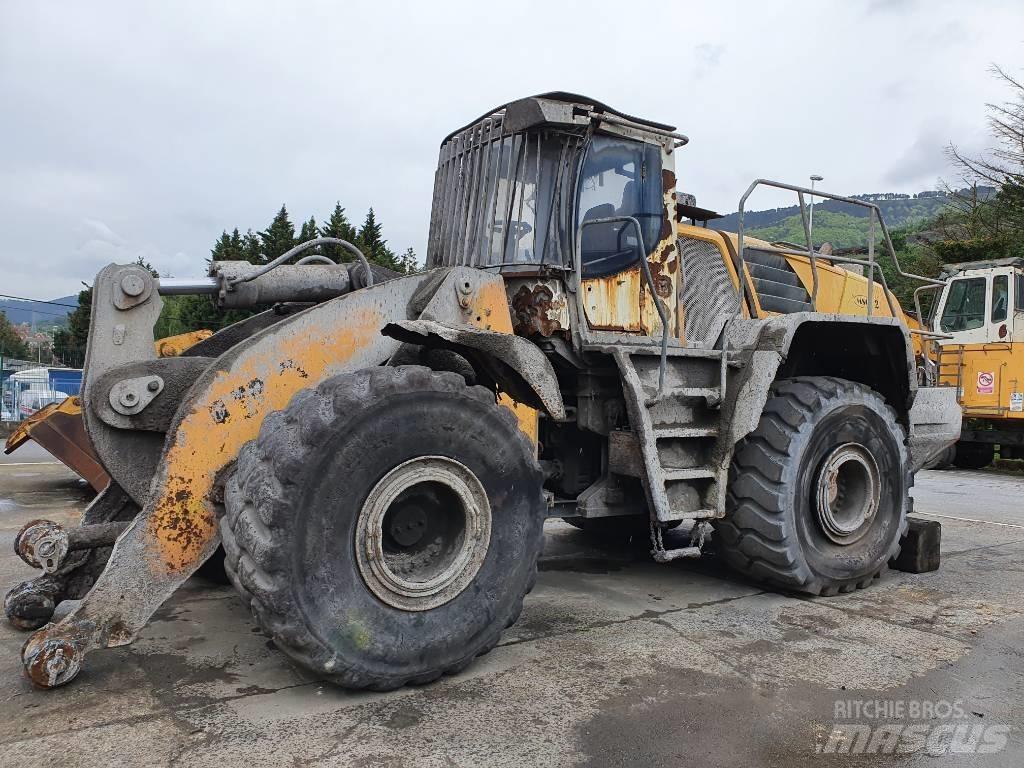Liebherr L 586 Gumikerekes homlokrakodók