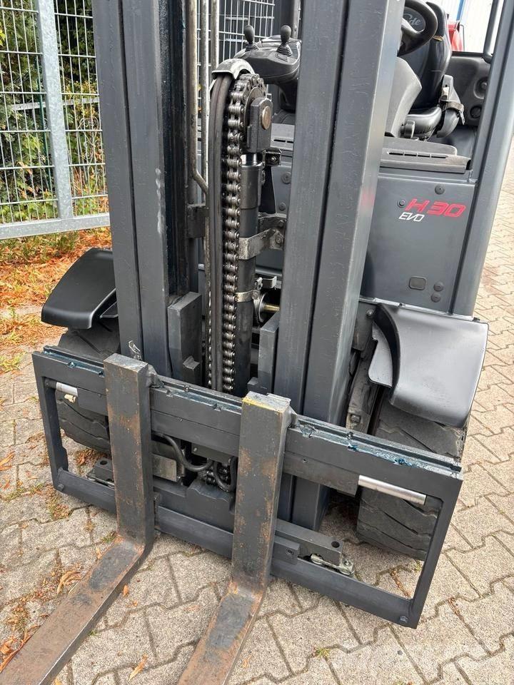 Linde H 30 T Gázüzemű targoncák