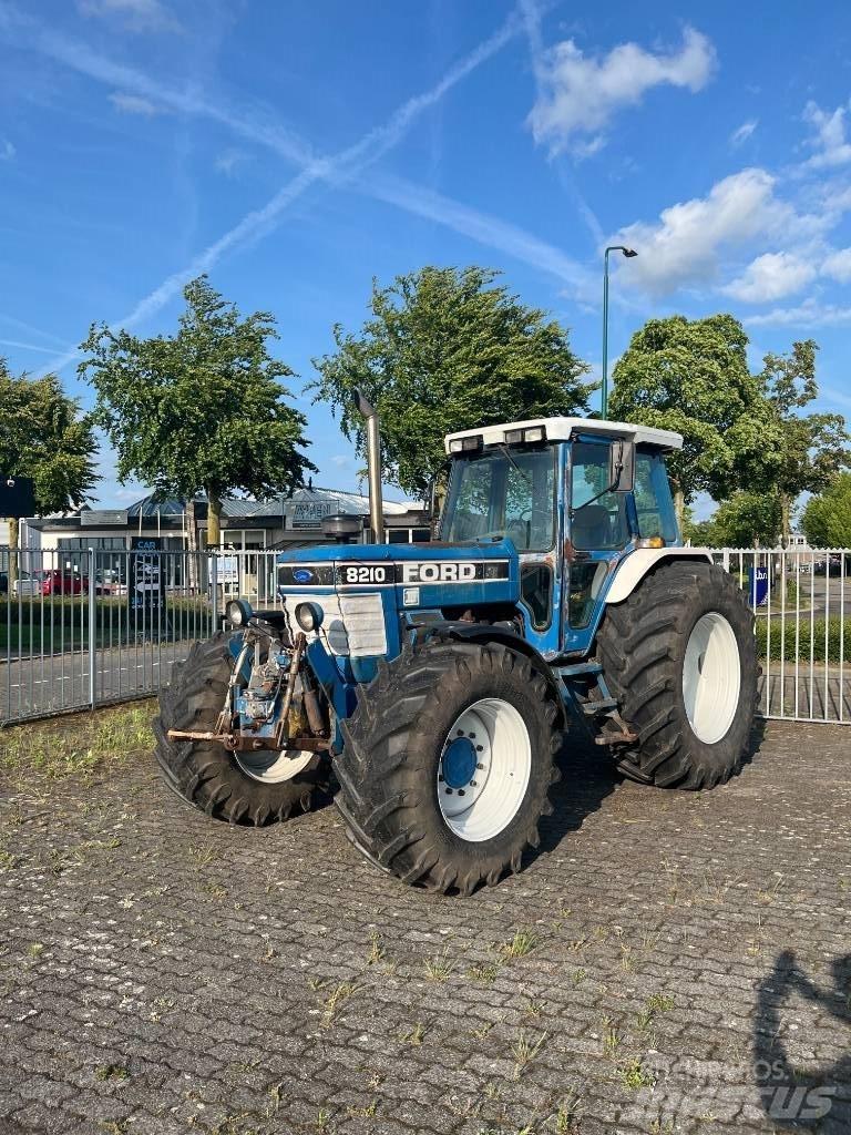 Ford 8210 III Traktorok