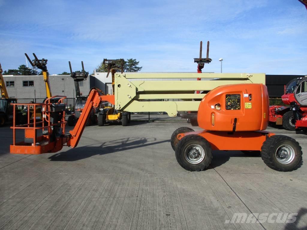 JLG 450 AJ (747) Karos emelők