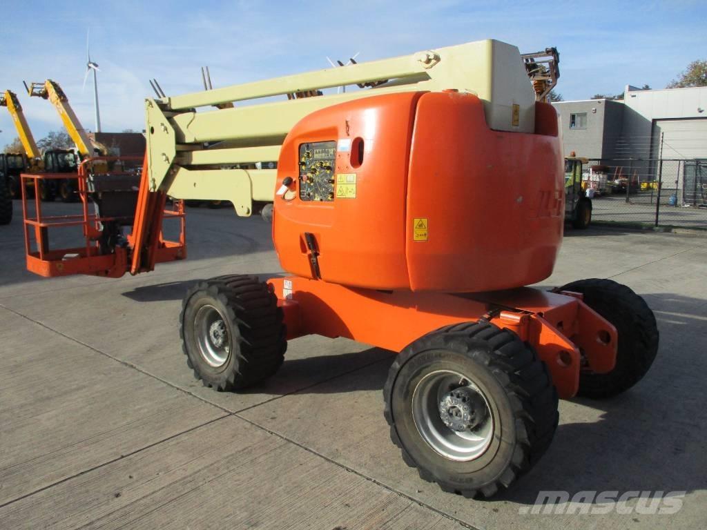 JLG 450 AJ (747) Karos emelők