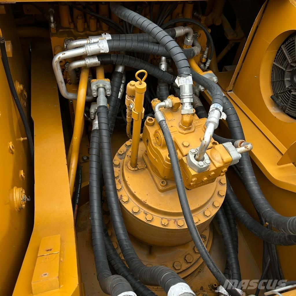 CAT 330D2 Lánctalpas kotrók
