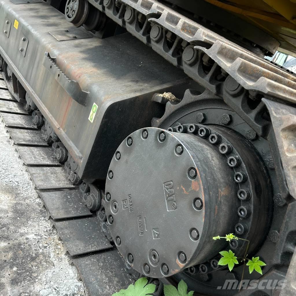 CAT 330D2 Lánctalpas kotrók