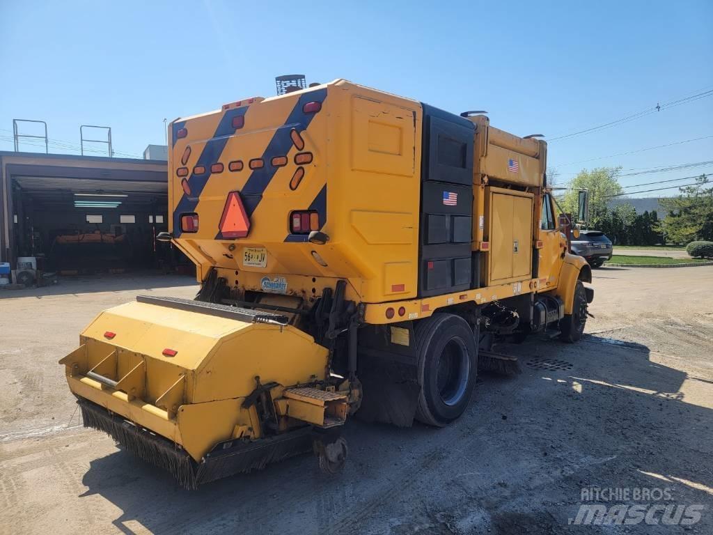 International 4700 Utcaseprő teherautók