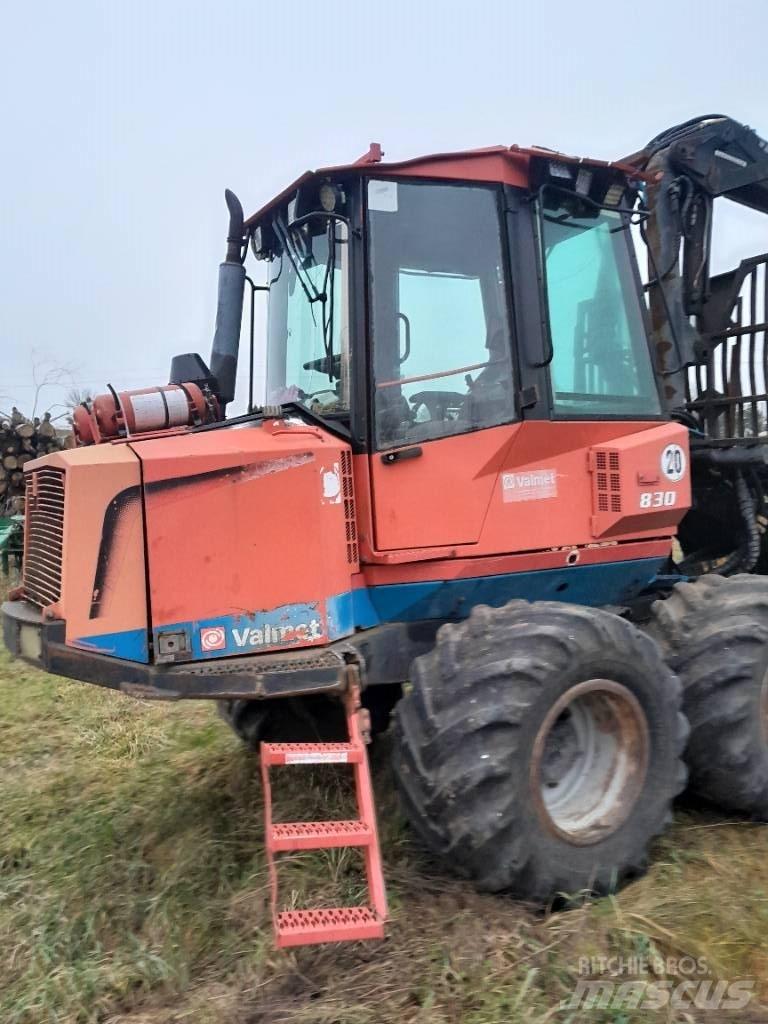 Valmet 830 Kihordók