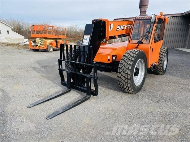 SkyTrak 8042 Teleszkópos rakodók