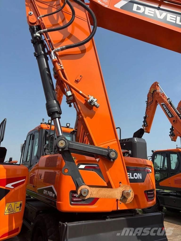 Develon DX255LC-7 Lánctalpas kotrók
