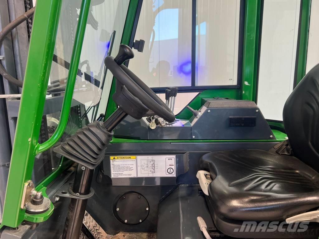 Combilift CBE2500 Tolóoszlopos négyutas targonca
