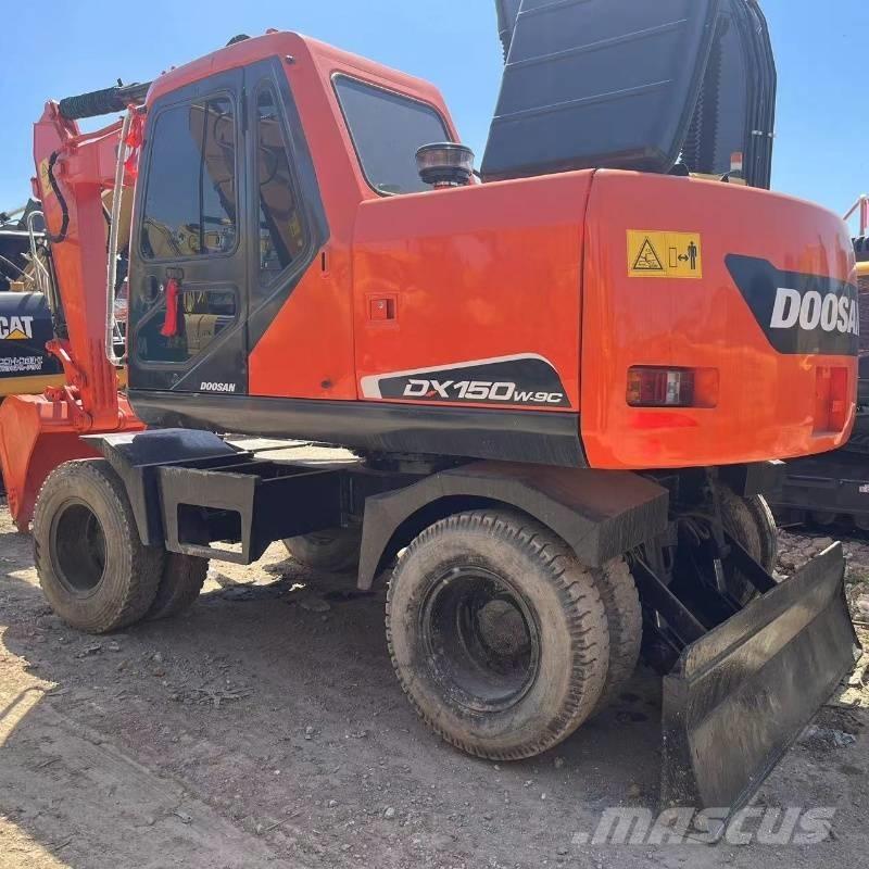 Doosan DX150W Gumikerekes kotrók