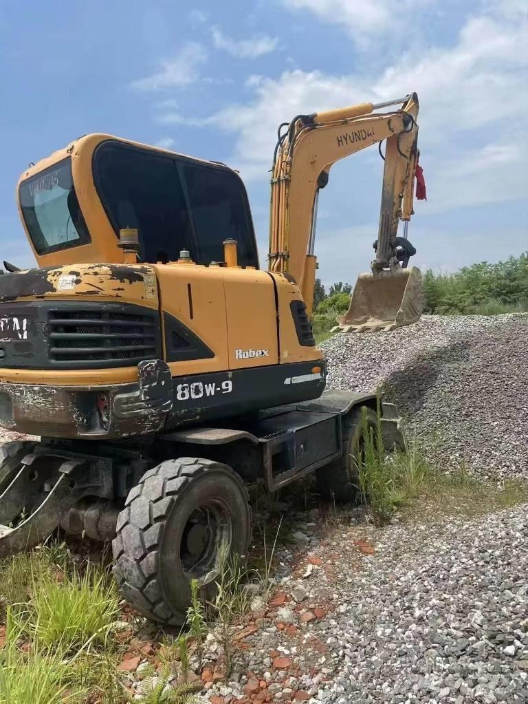 Hyundai 60W-9 Gumikerekes kotrók