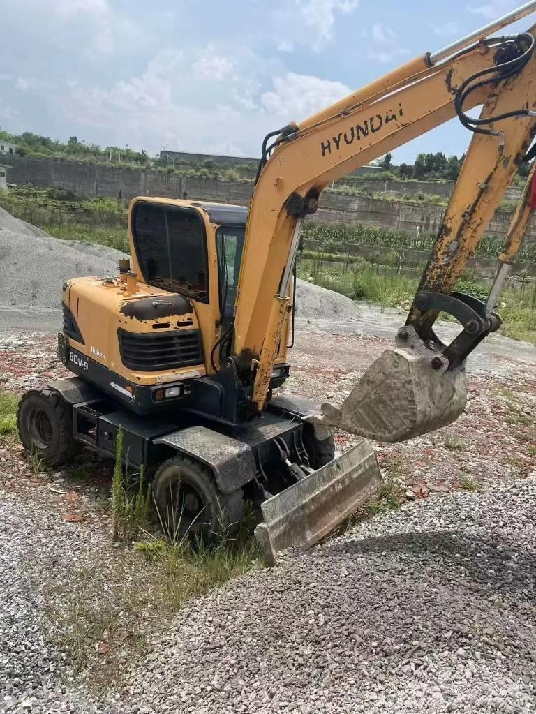 Hyundai 60W-9 Gumikerekes kotrók