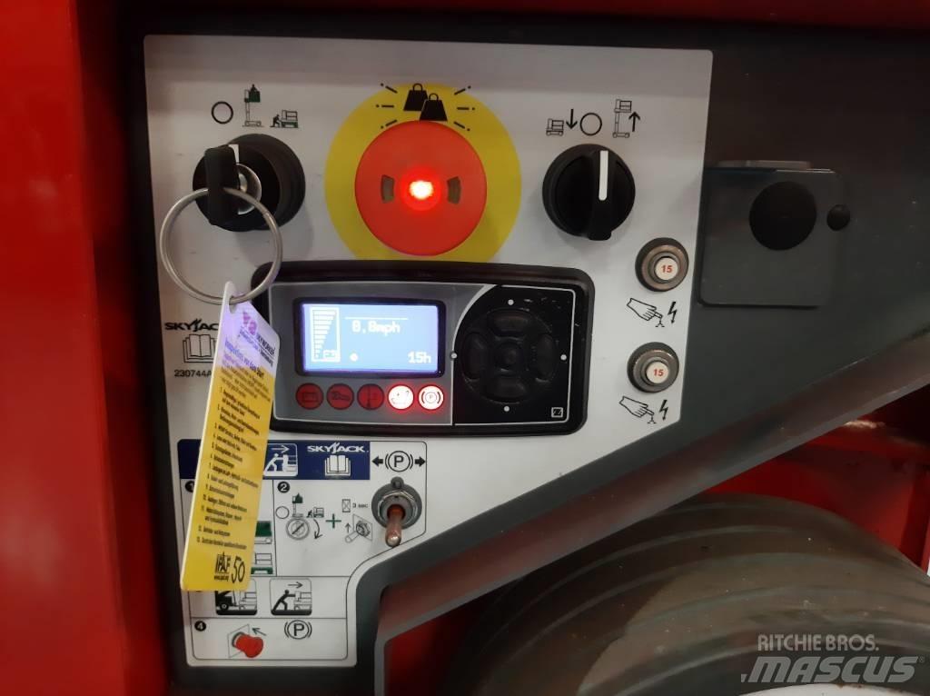 SkyJack SJ12 E Személyemelők