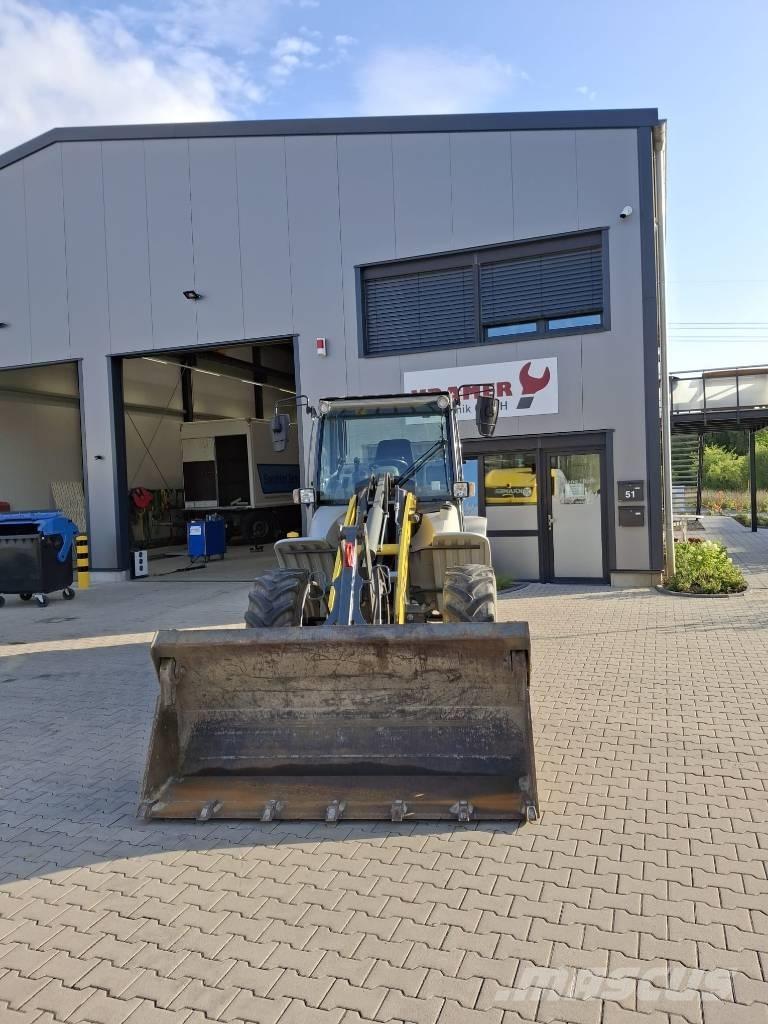 Kramer 8115 Gumikerekes homlokrakodók