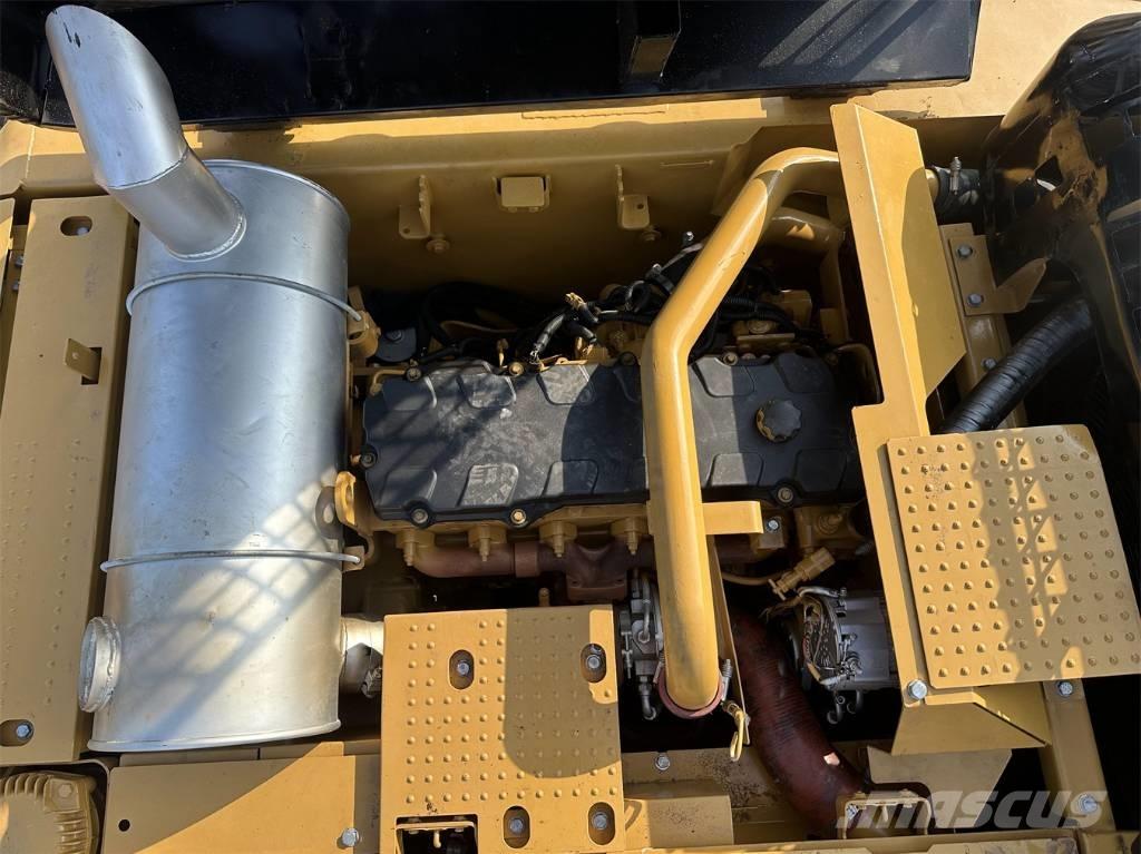 CAT 330 D L Lánctalpas kotrók