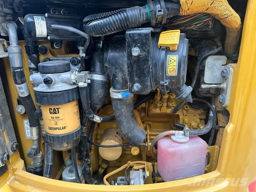 CAT 302 Mini kotrók < 7t