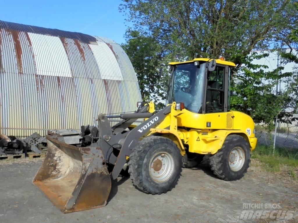 Volvo L 30 B-Z/X Gumikerekes homlokrakodók