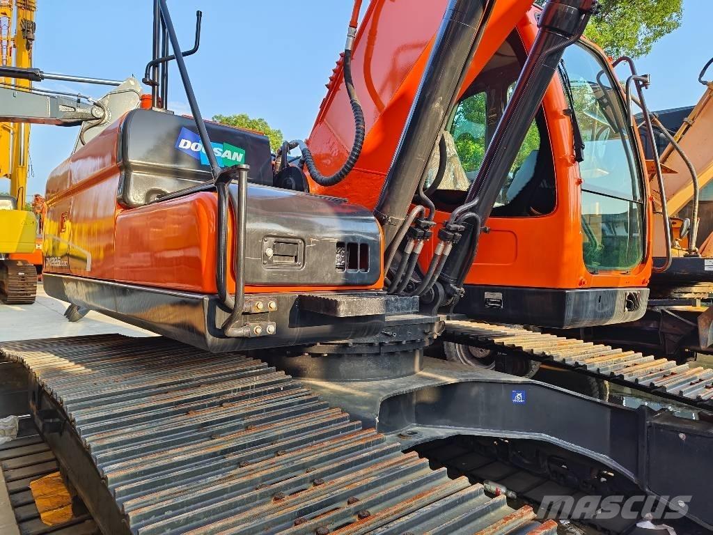 Doosan DX 225 LC Lánctalpas kotrók