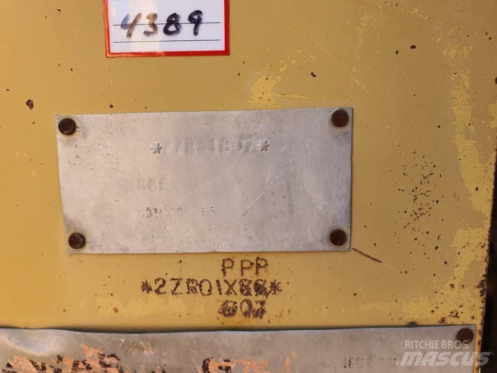CAT 988 F II Gumikerekes homlokrakodók