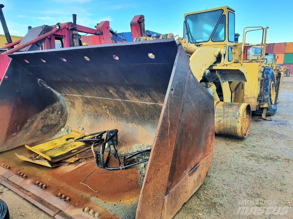 CAT 988 F II Gumikerekes homlokrakodók