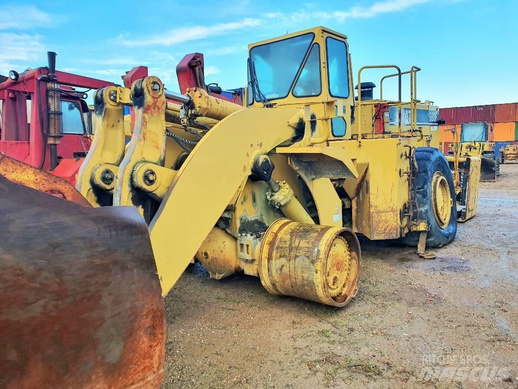 CAT 988 F II Gumikerekes homlokrakodók