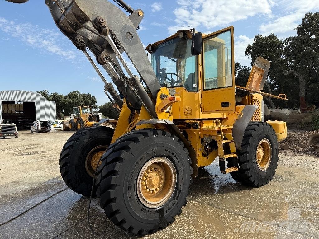 Volvo L 90 E Gumikerekes homlokrakodók