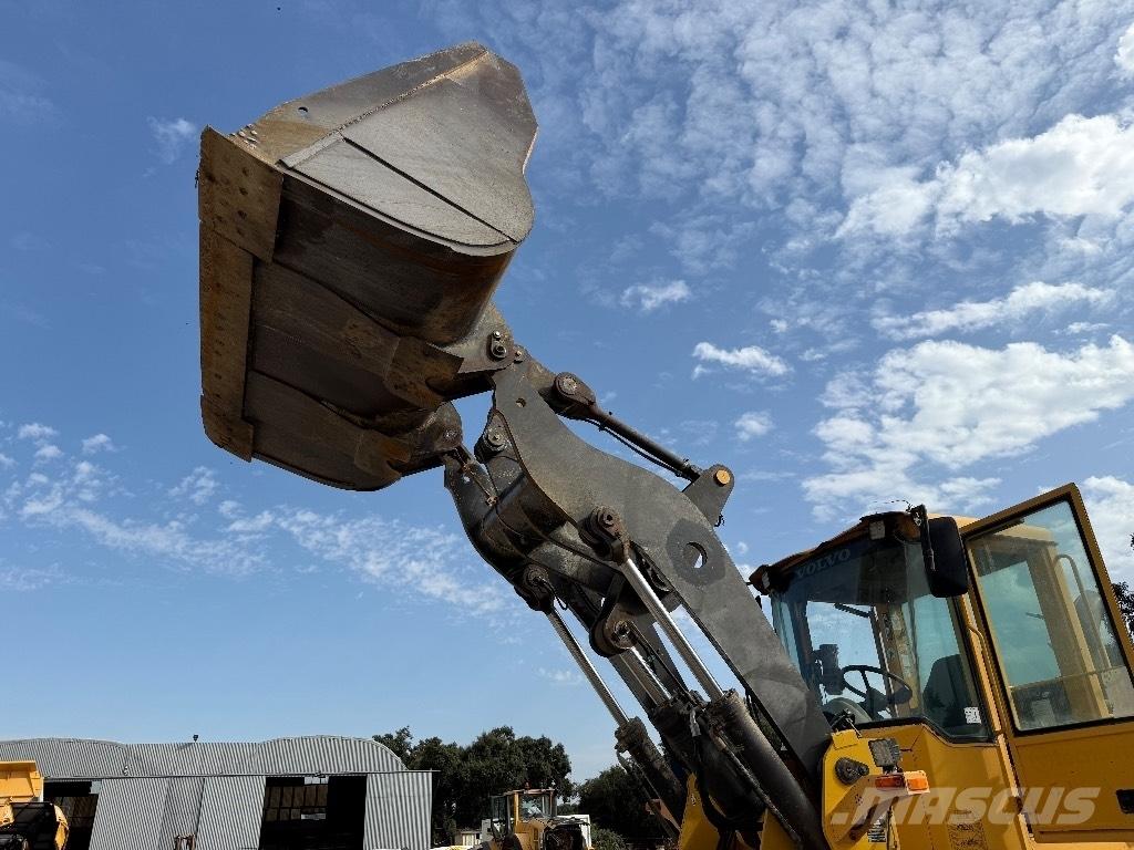 Volvo L 90 E Gumikerekes homlokrakodók
