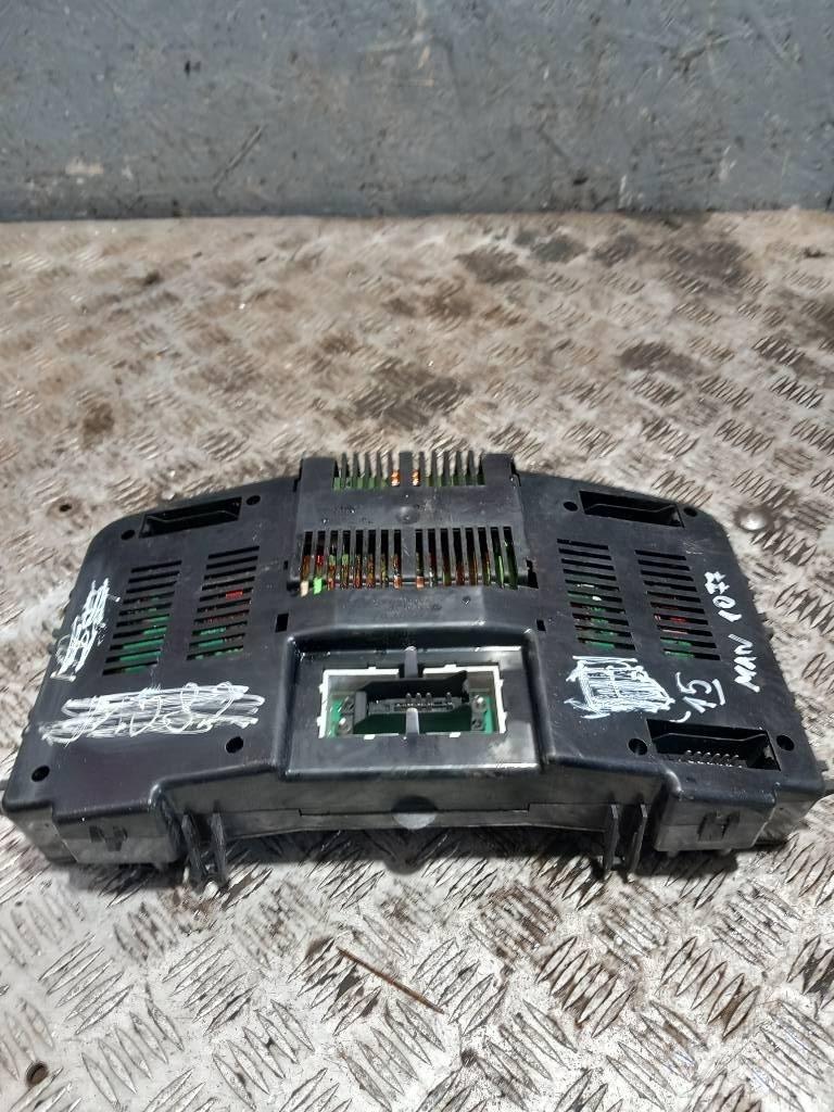 MAN TGA 81272026158 Vezetőfülke és belső tartozékok