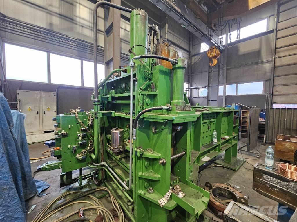  Henschel 30 x 30 Ipari hulladéktömörítők