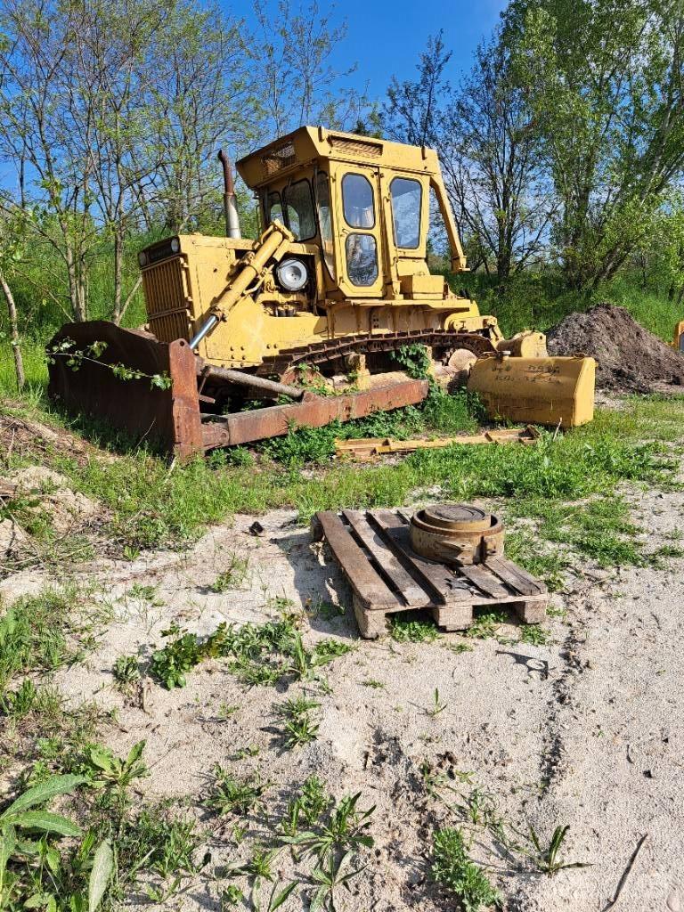 Komatsu D85A lánctalpas dózerek
