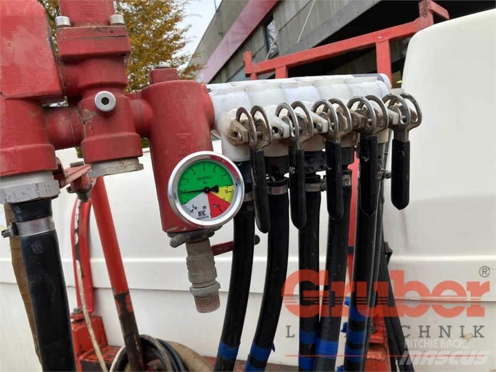 Holder 1.600 l Vontatott trágyaszórók