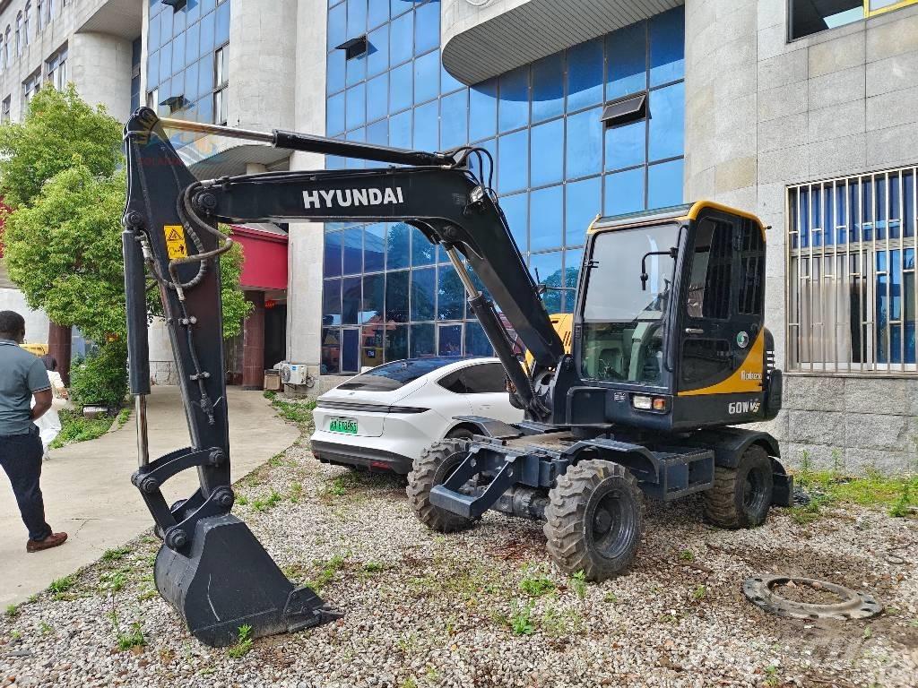 CAT R60W Gumikerekes kotrók