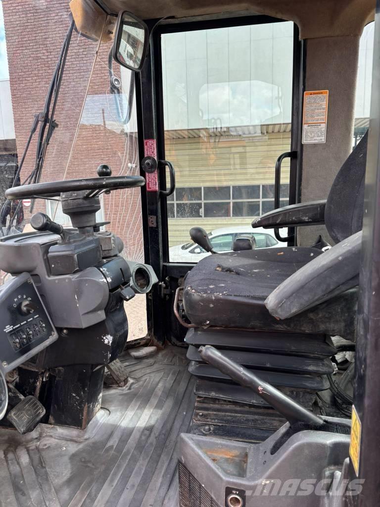CAT 924 G Gumikerekes homlokrakodók